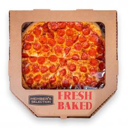 Selection Pepperoni Pizza Freshly Baked 6 Slices / 45.72 cm / 18"